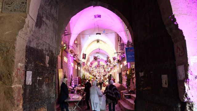 قناطر سوق حلب التاريخية تستعيد بريقها بعودة الحركة التجارية