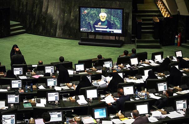 روحاني: لن نتردد في انتاج وتخزين السلاح الذي نحتاج اليه للدفاع عن البلاد