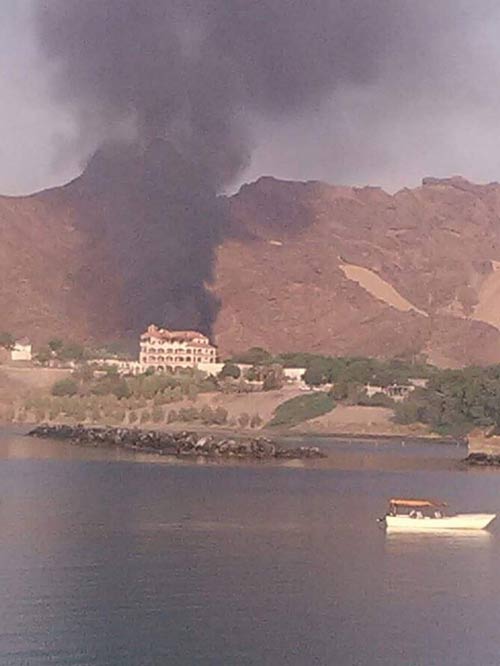 18 قتيلا معظمهم إماراتيون في قصف لمقر اقامة بحاح والقوات الإماراتية في عدن
