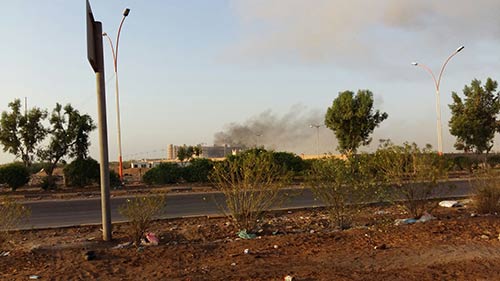 18 قتيلا معظمهم إماراتيون في قصف لمقر اقامة بحاح والقوات الإماراتية في عدن
