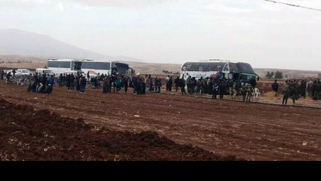 إخراج عشرات المسلحين مع بعض أفراد عائلاتهم من منطقة بيت جن بريف دمشق