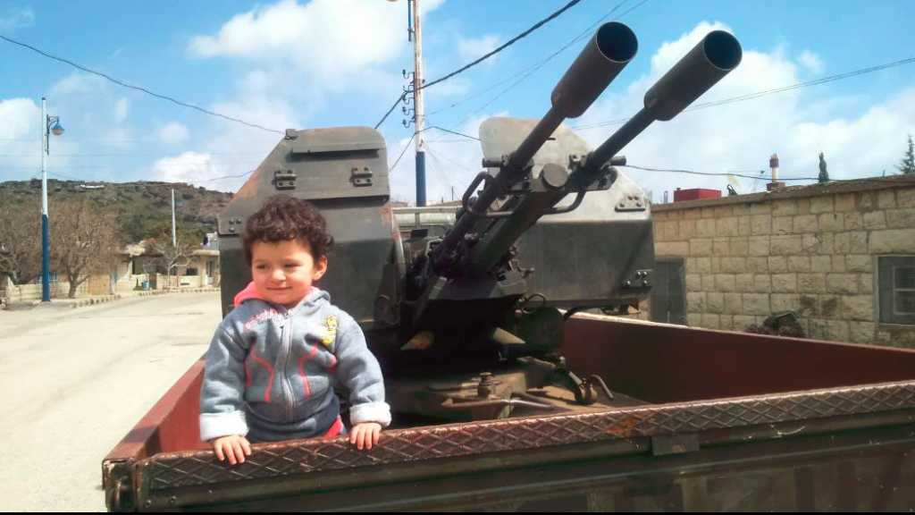 بفستانها الأبيض النقي زفّ فراس ابنته إلى الشهادة&nbsp;