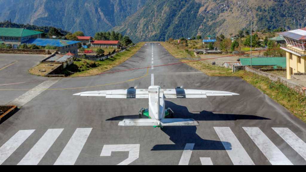 سقوط طائرة ركاب من بنغلادش أثناء هبوطها في مطار بنيبال