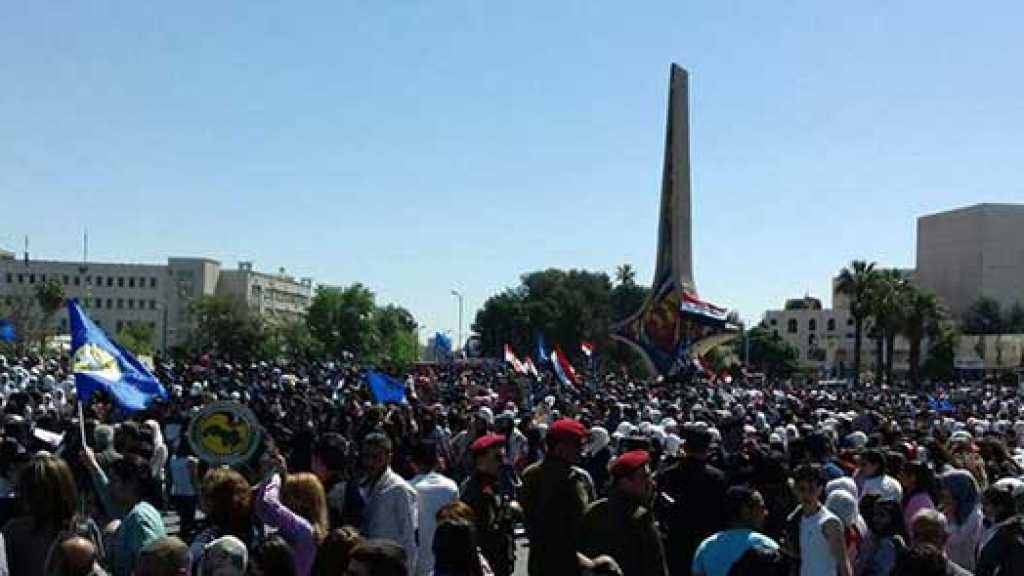 بالصور: تجمع جماهيري في ساحة &rsquo;الأمويين&rsquo; بدمشق احتفالا بانتصارات الجيش السوري على الإرهاب