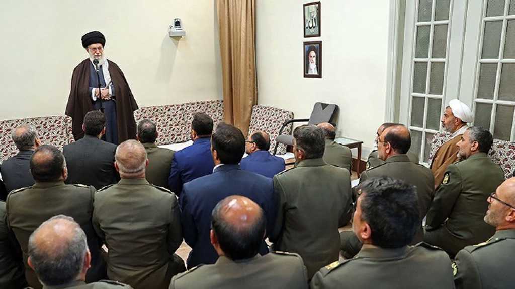 الامام الخامنئي يؤكد على ضرورة تعزيز قدرات الجيش الايراني