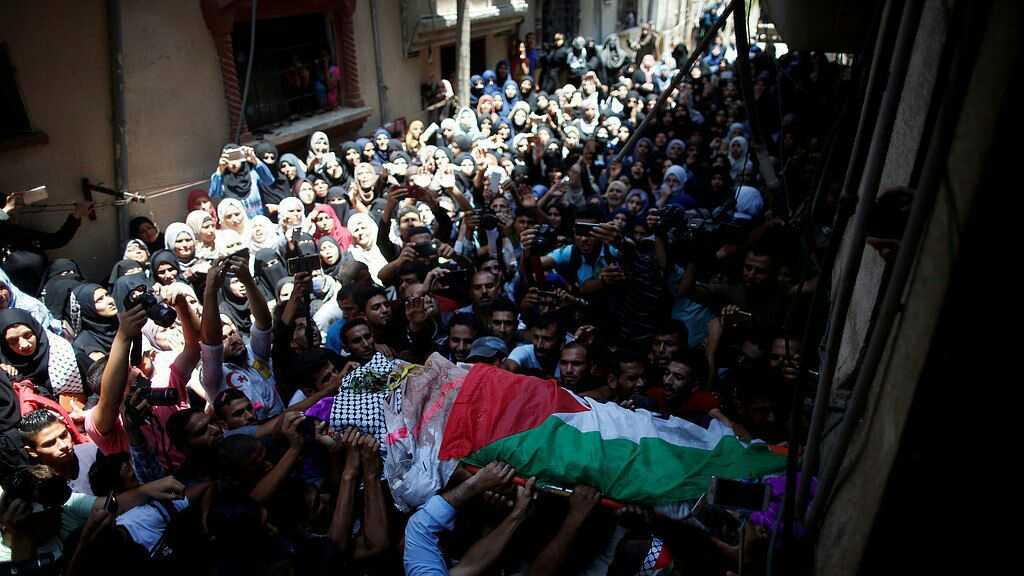 غزة تبكي &rsquo;ملاكها&rsquo;.. و جماهيرها تؤكد مواصلة &rsquo;طريق العودة&rsquo;