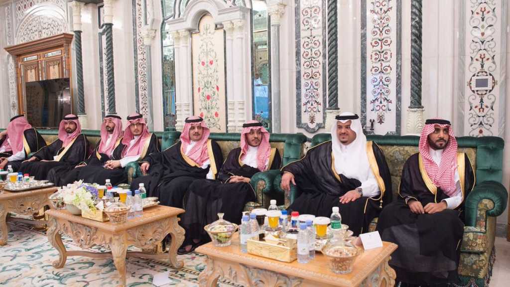 بغياب ابن سلمان الملك السعودي يستقبل 24 أميرًا