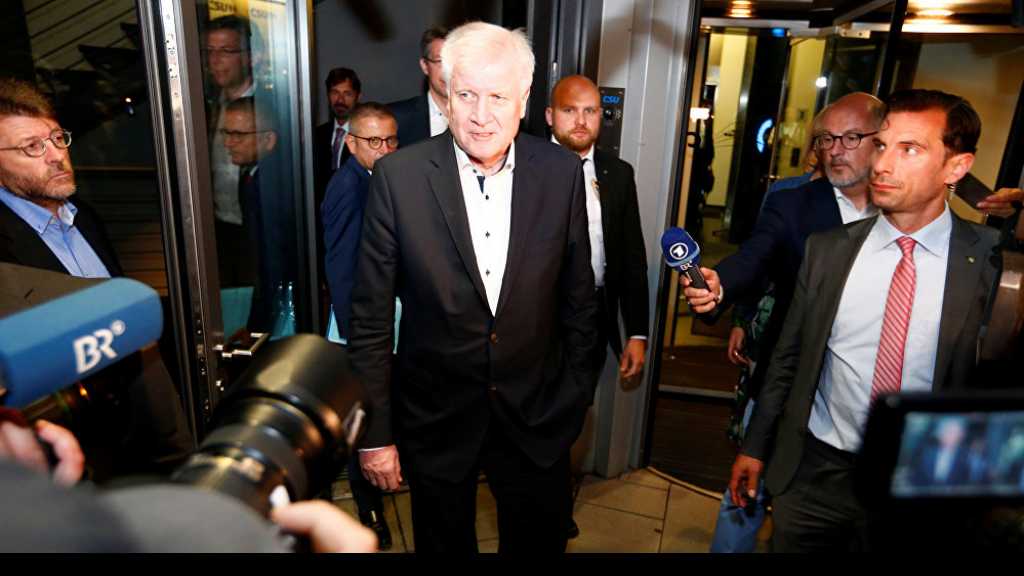 وزير الداخلية الألماني يستقيل من منصبه على خلفية أزمة الهجرة