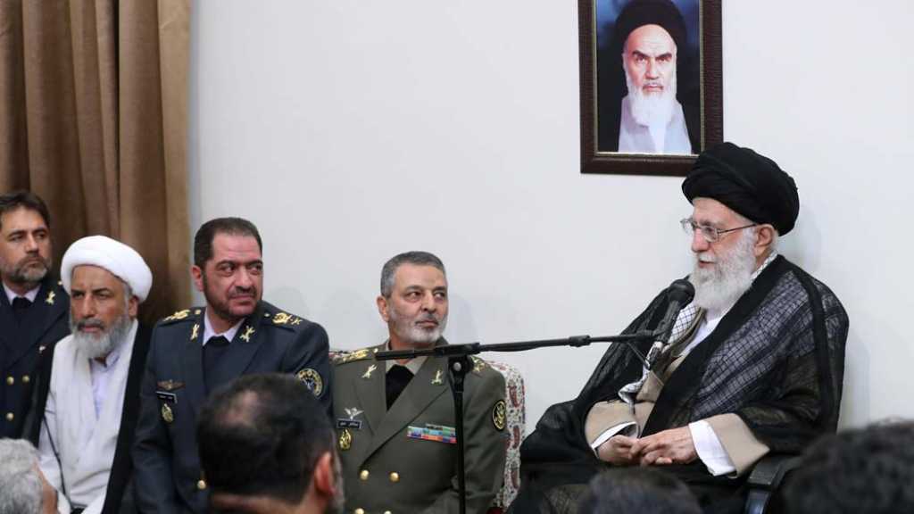 الامام الخامنئي: لا يوجد إحتمال وقوع حرب عسكرية لكن على القوات المسلحة تطوير قدراتها البشرية والآلية باستمرار