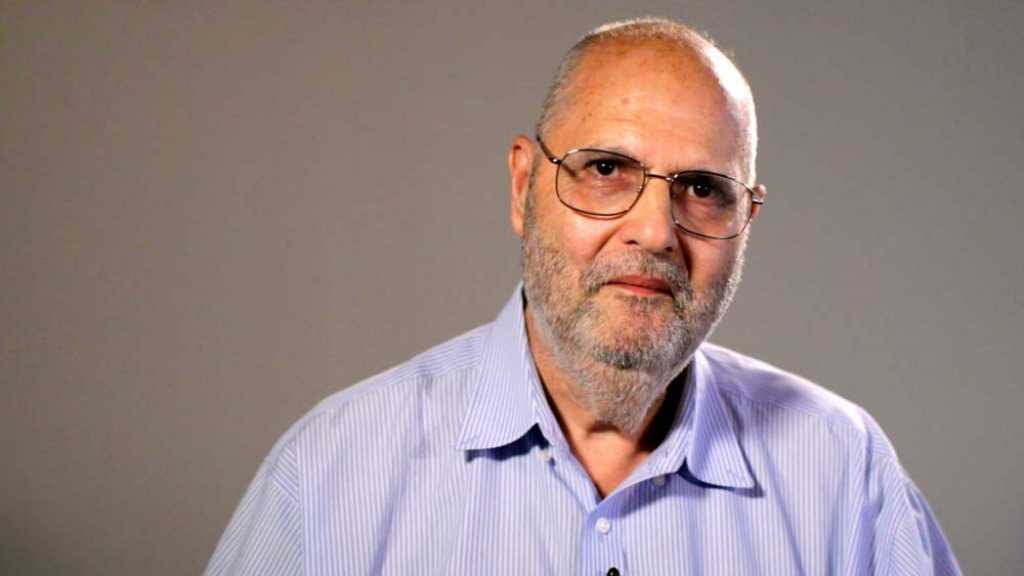 أكاديمي فرنسي يُضرب عن الطعام في سجون الاحتلال