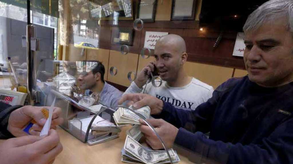 الريال الإيراني يتعافى والمركزي يوعز بشراء العملات الاجنبیة من عامة الناس