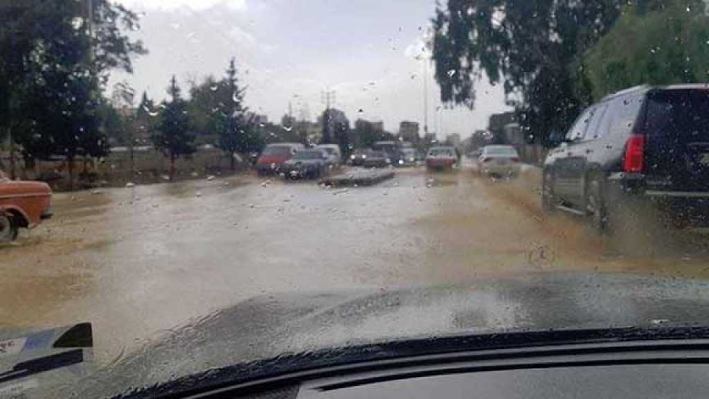 الأمطار الغزيرة تُغرق شوارع بيروت وطرابلس