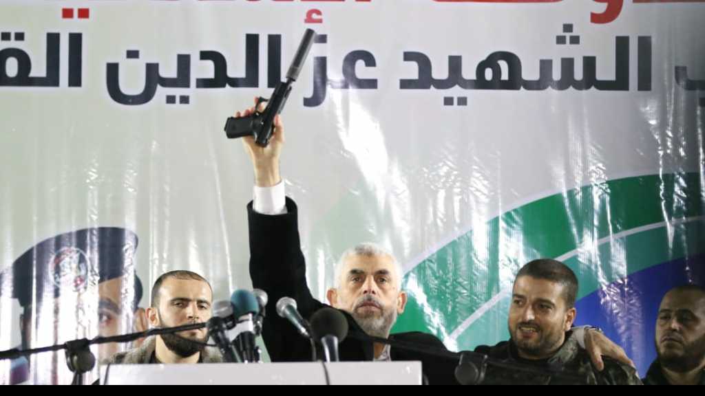 القسام’ تكشف مسدساً غنمته من القوة الصهيونية التي تسللت شرق خانيونس