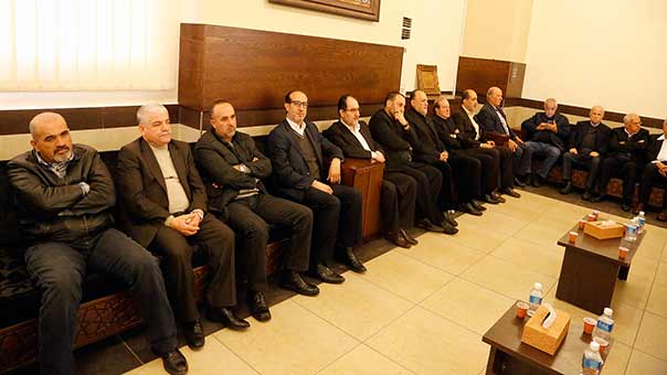 بالصور.. حزب الله وعائلة القنطار يتقبلون التعازي باستشهاده