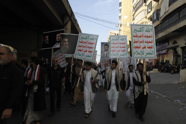 #كلنا_يمن .. صور لافتة من مسيرة العاشر من محرم