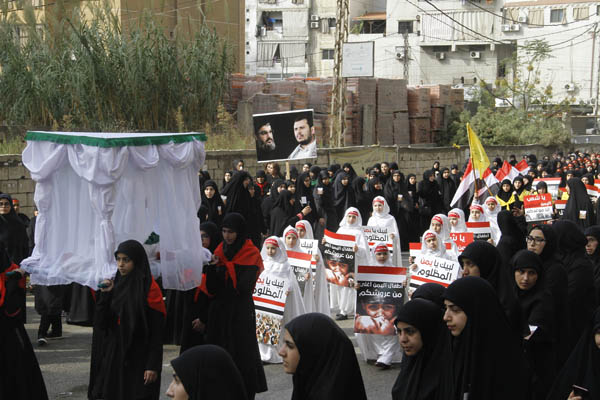 #كلنا_يمن .. صور لافتة من مسيرة العاشر من محرم