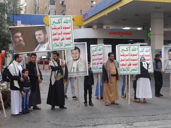 #كلنا_يمن .. صور لافتة من مسيرة العاشر من محرم