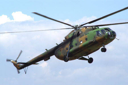 طهران تزيح الستار عن "عربة هبوط الطائرات الحربیة" وطائرتين مروحيتين "بنها 1"  و"بنها 2" 