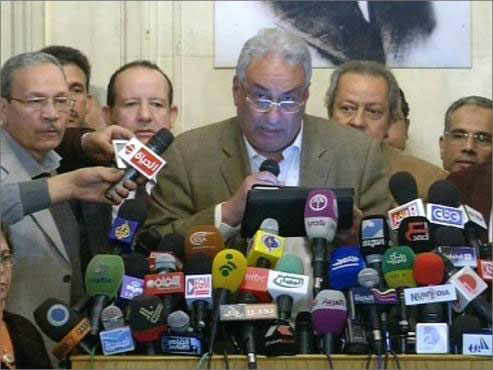 المعارضة المصرية ترفض الاستفتاء على الدستور... ومظاهرات متزامنة للمعارضة والموالاة غداً