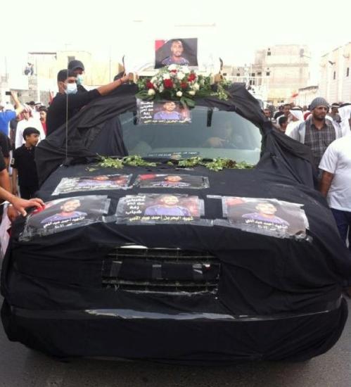 قوات الأمن البحرينية تقمع مسيرة تشييع الشهيد أحمد عبد النبي

