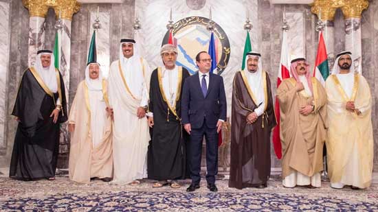 القمة الخليجية تكرر معزوفة آل سعود حول اعادة الشرعية الى اليمن لتبرير عدوانها