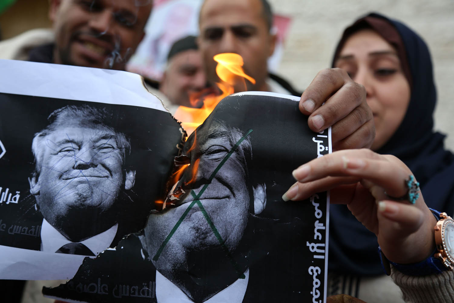 ترامب يحترق!