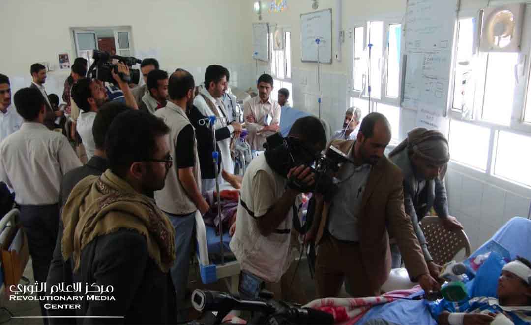  فريق إعلامي يزور مسرح جريمة العدوان السعودي في ضحيان بصعدة