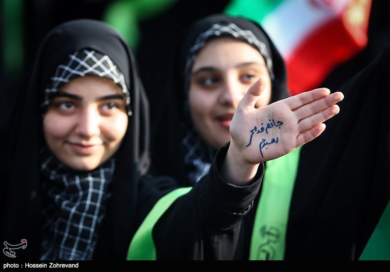 طوفان بشري يجوب محافظات إيران إحياءً للذكرى الـ39 لانتصار الثورة الإسلامية