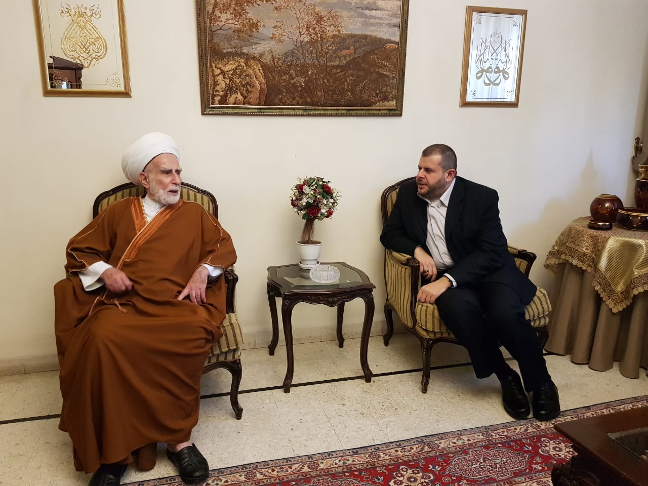 بالصور: وفد من حزب الله يهنئ الفعاليات الصيداوية ويزور روضات الشهداء