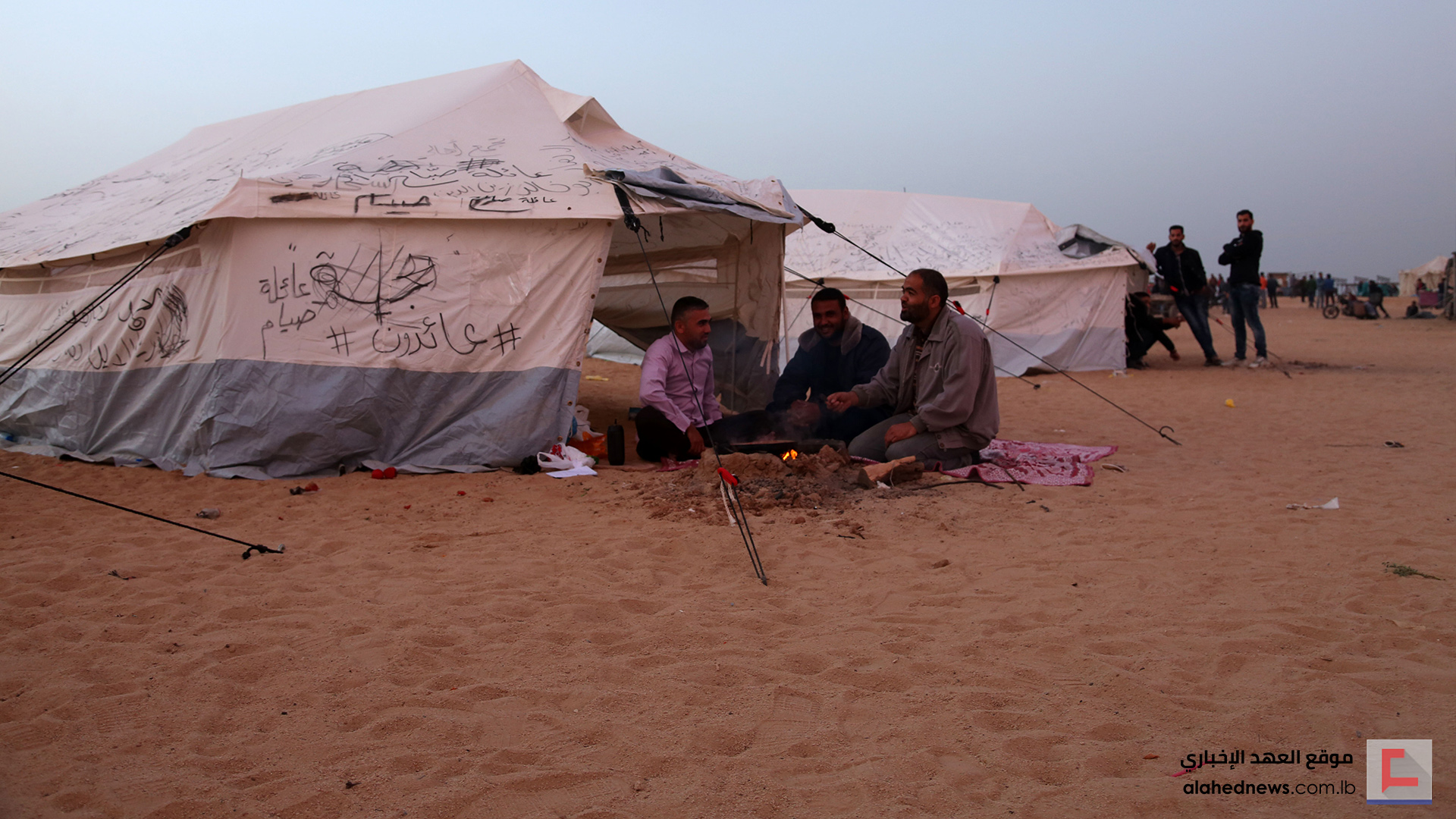 بالصور: غزة تنصب خيام.. العودة