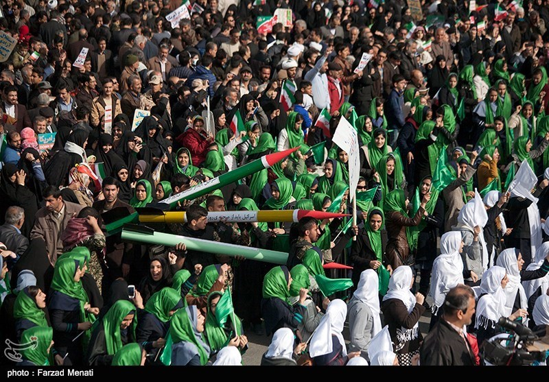 طوفان بشري يجوب محافظات إيران إحياءً للذكرى الـ39 لانتصار الثورة الإسلامية