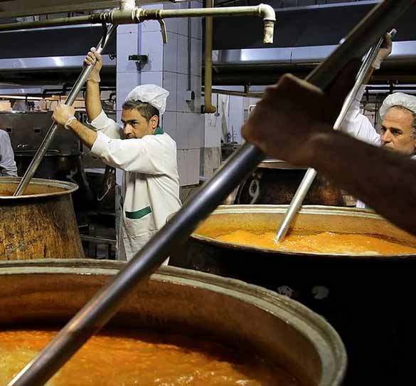 موائد الإفطار في العتبة الرضوية