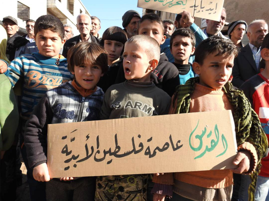 أهالي الفوعة وكفريا المحاصرين يقيمون وقفة تضامنية مع القدس