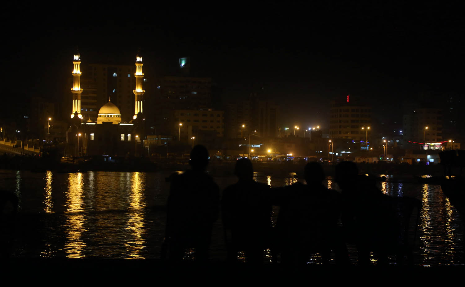 من على شاطئ غزة
