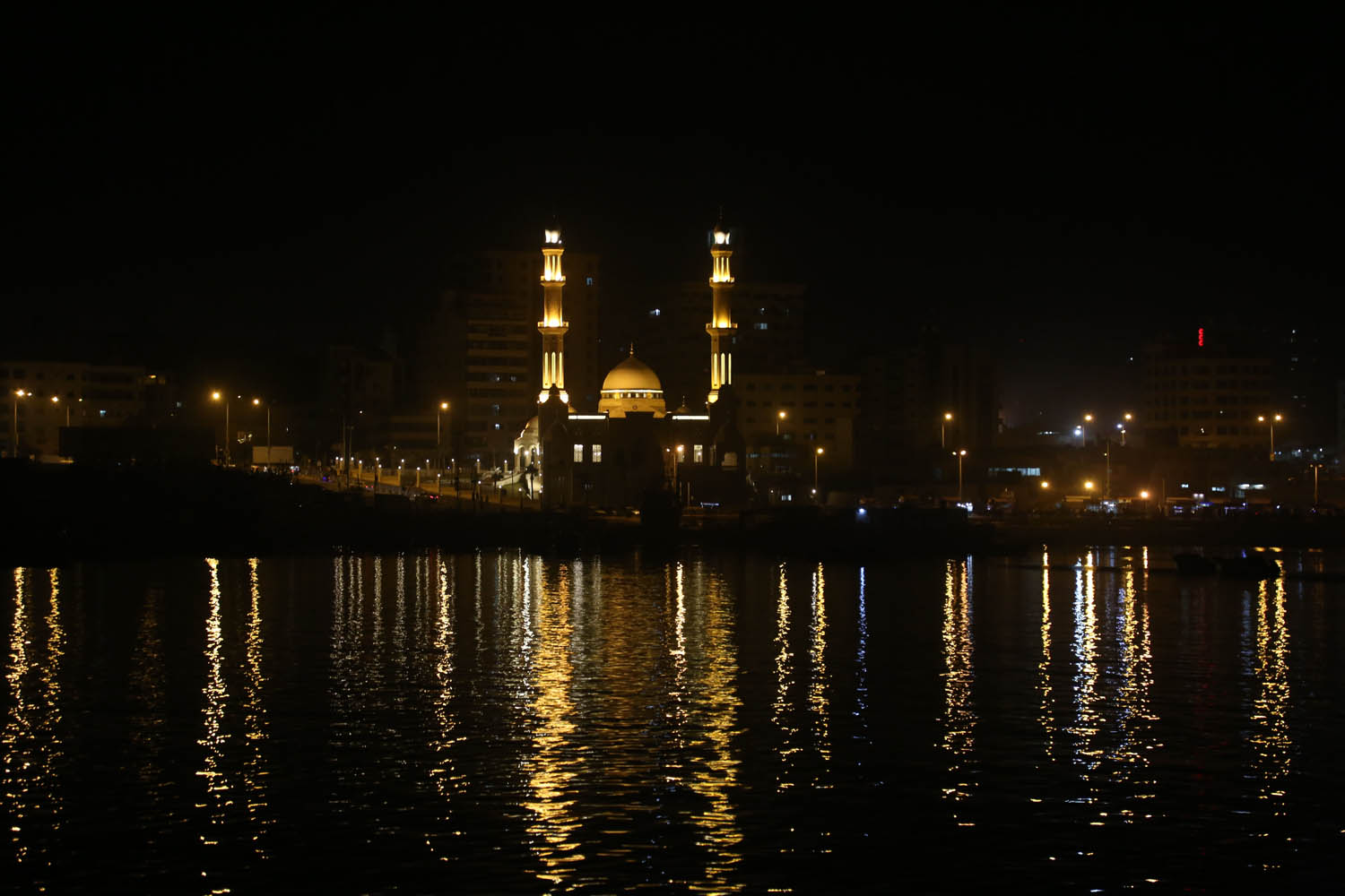 من على شاطئ غزة
