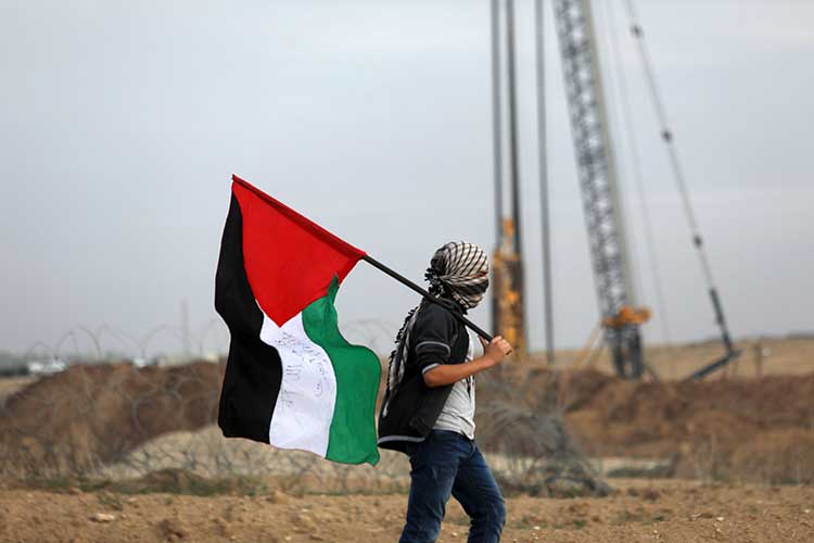العلم الفلسطيني راية مسيرات العودة