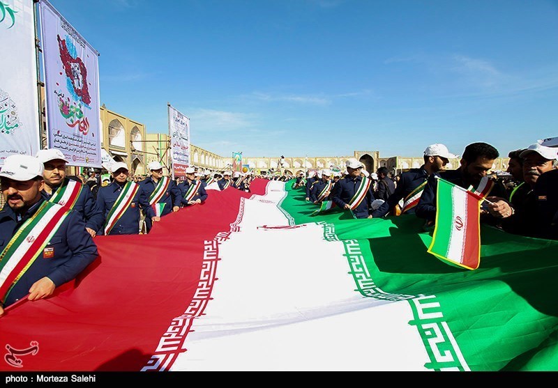 طوفان بشري يجوب محافظات إيران إحياءً للذكرى الـ39 لانتصار الثورة الإسلامية