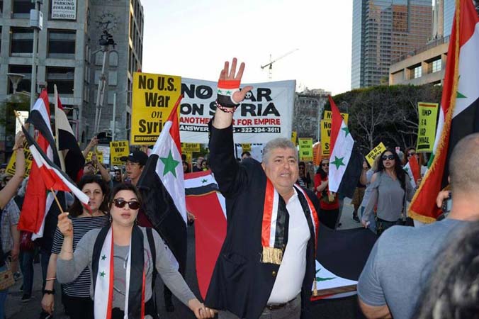 بالصور: مسيرات في شوارع لوس أنجلوس احتجاجاً على العدوان الثلاثي على سوريا