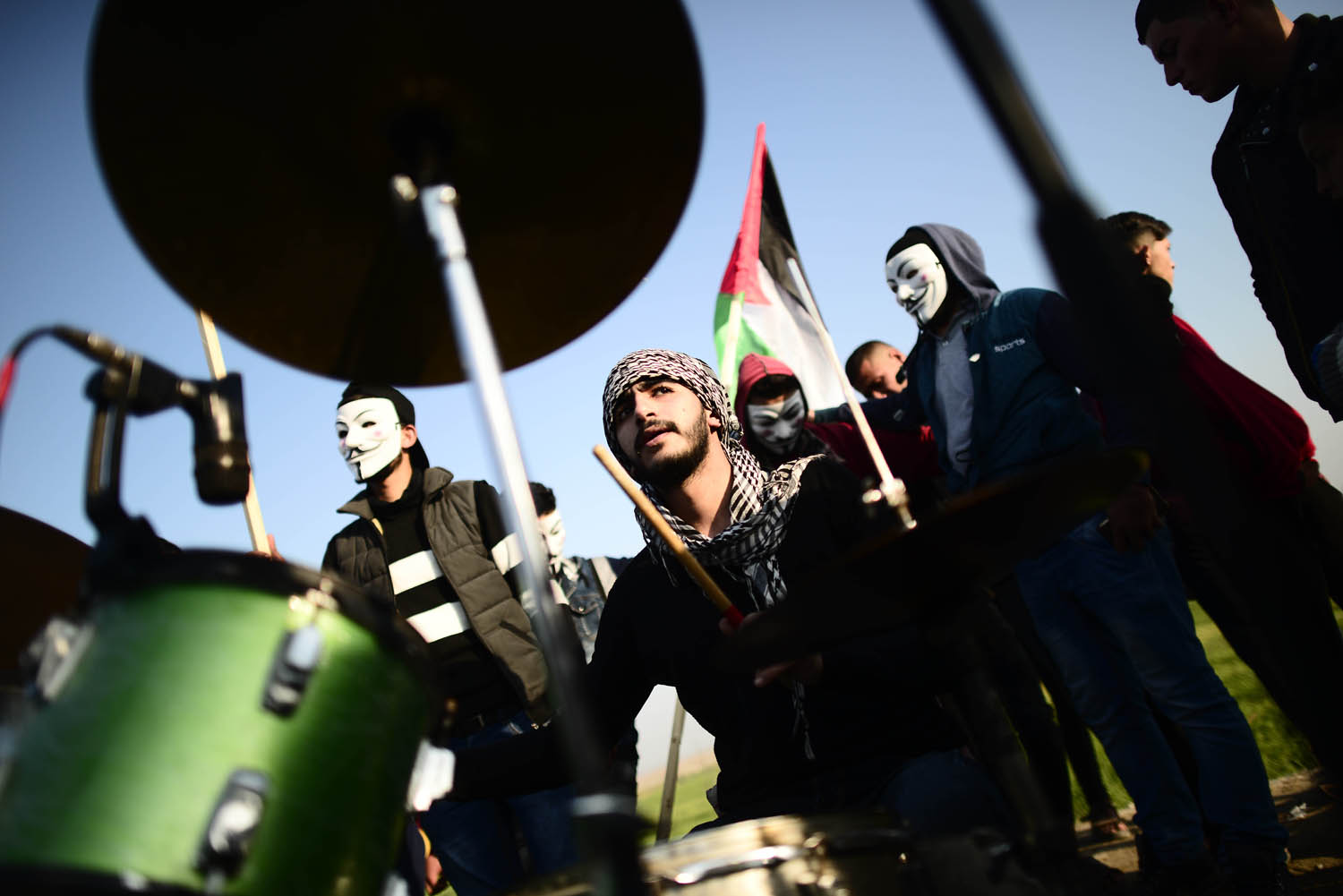 عندما تُرمى الحجارة بوجه المحتل على وقع النوتة الموسيقية