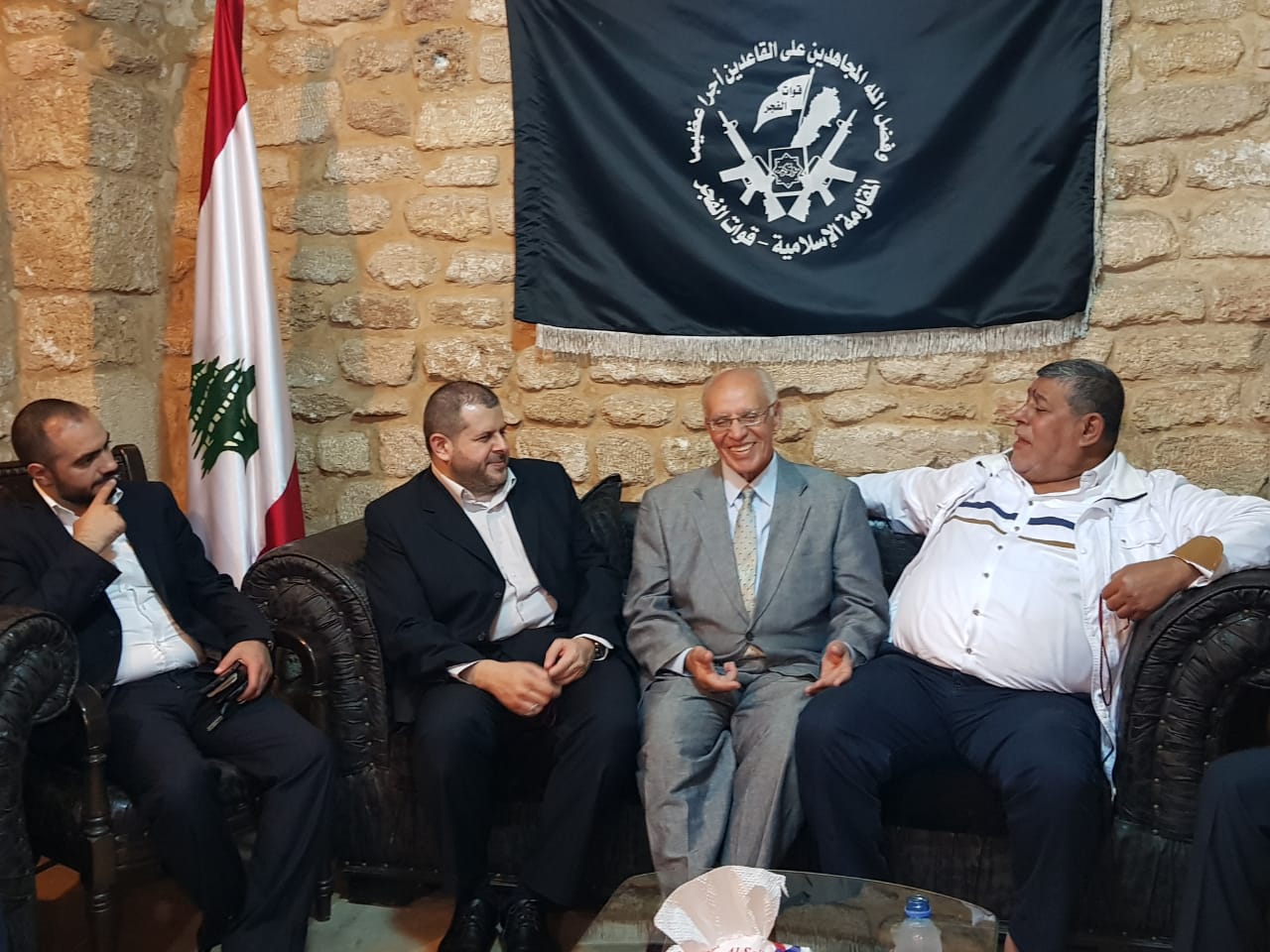 بالصور: وفد من حزب الله يهنئ الفعاليات الصيداوية ويزور روضات الشهداء