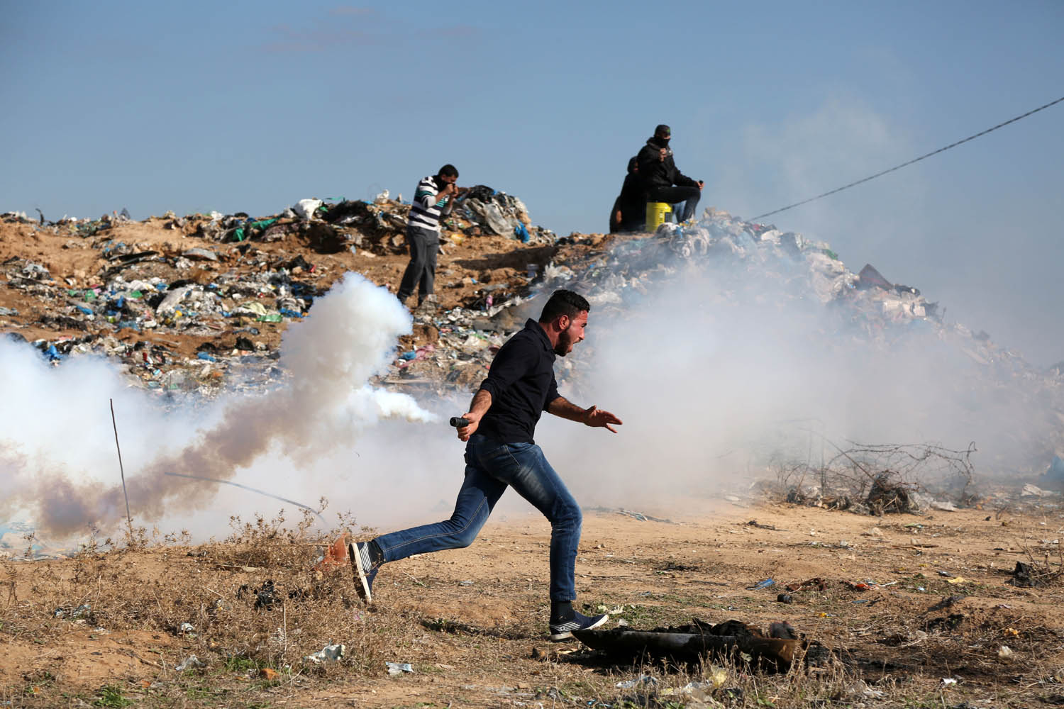 الغزاويون يتظاهرون رفضاً للاعتراف بالقدس عاصمة للكيان الصهيوني