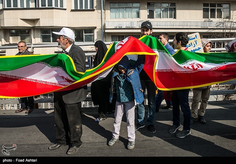 طوفان بشري يجوب محافظات إيران إحياءً للذكرى الـ39 لانتصار الثورة الإسلامية