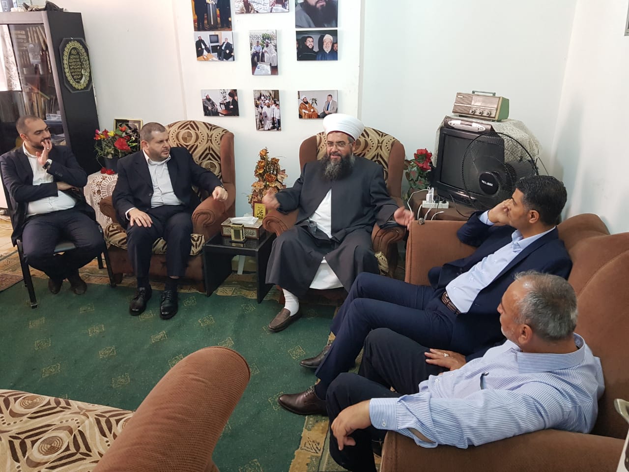 بالصور: وفد من حزب الله يهنئ الفعاليات الصيداوية ويزور روضات الشهداء