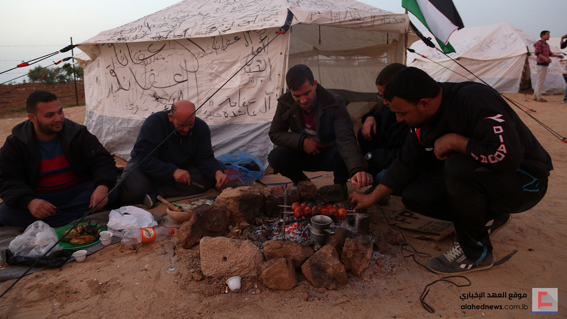 بالصور: غزة تنصب خيام.. العودة