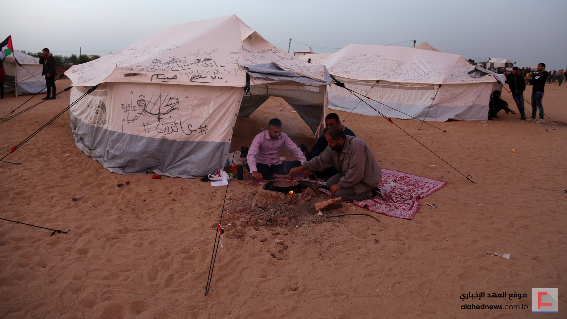بالصور: غزة تنصب خيام.. العودة