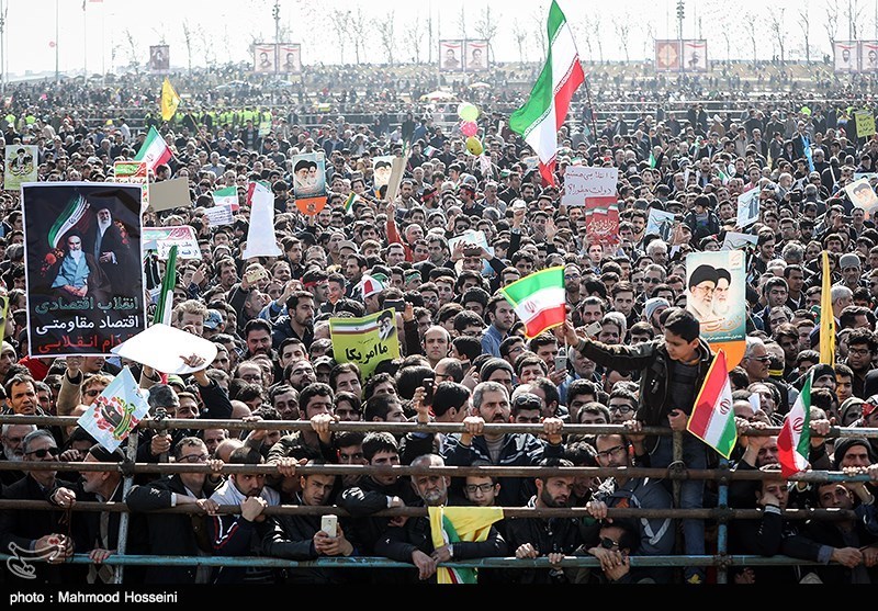 طوفان بشري يجوب محافظات إيران إحياءً للذكرى الـ39 لانتصار الثورة الإسلامية