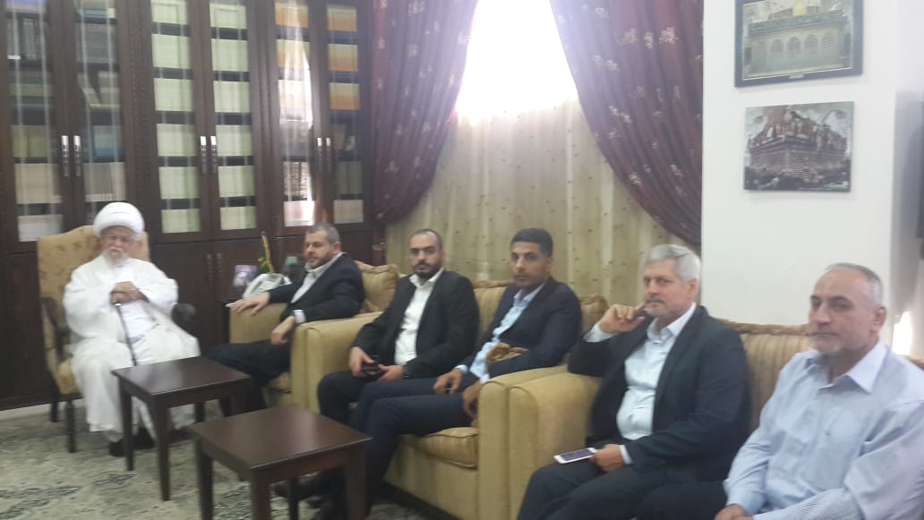 بالصور: وفد من حزب الله يهنئ الفعاليات الصيداوية ويزور روضات الشهداء