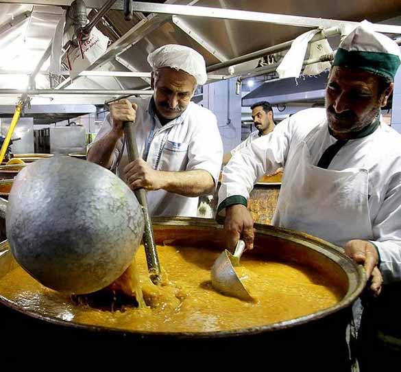 موائد الإفطار في العتبة الرضوية