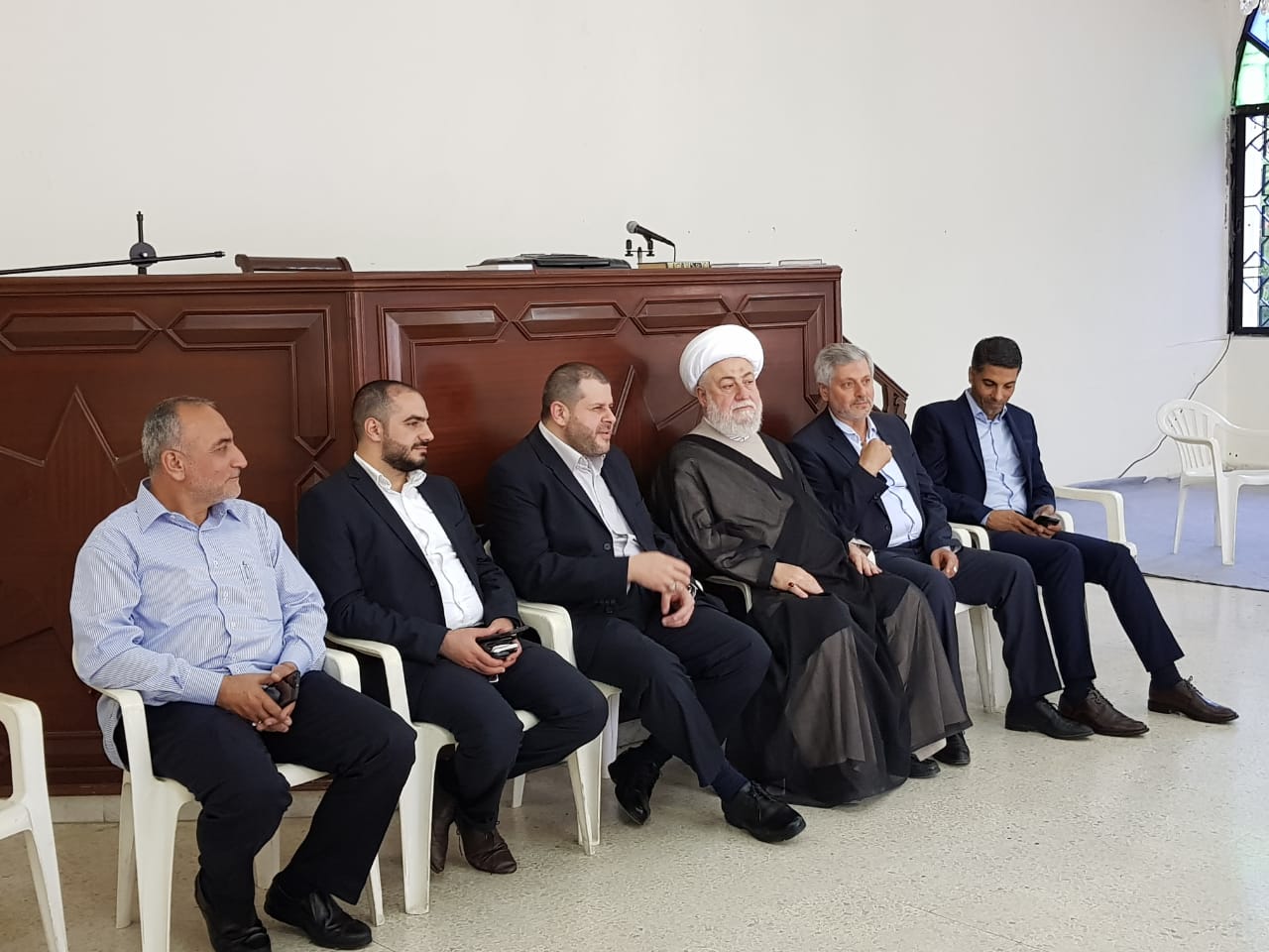بالصور: وفد من حزب الله يهنئ الفعاليات الصيداوية ويزور روضات الشهداء