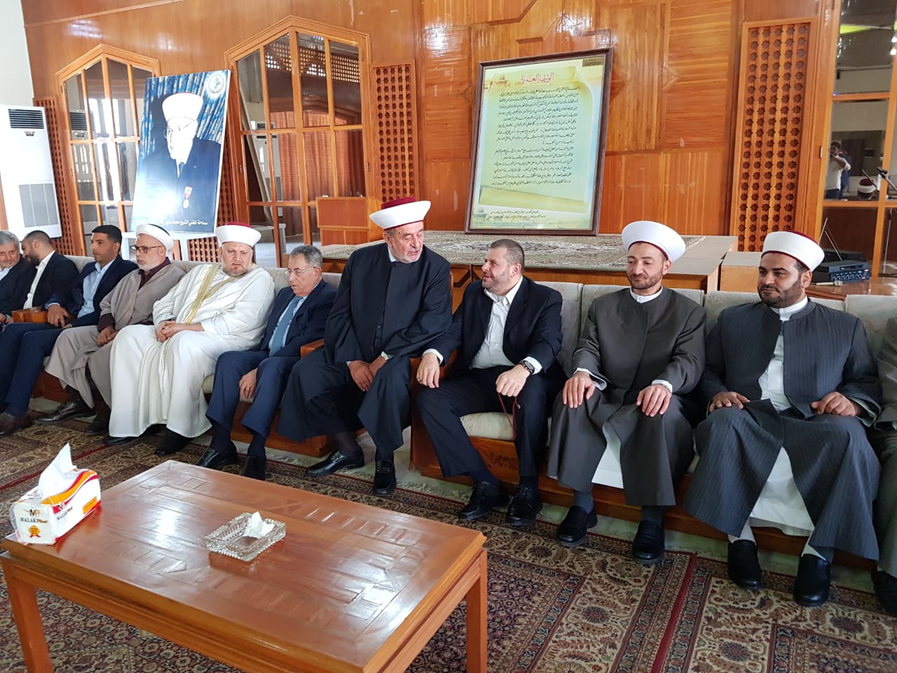 بالصور: وفد من حزب الله يهنئ الفعاليات الصيداوية ويزور روضات الشهداء